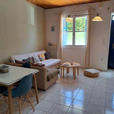 Family Stone Apartment Kyparissia Bagian luar foto