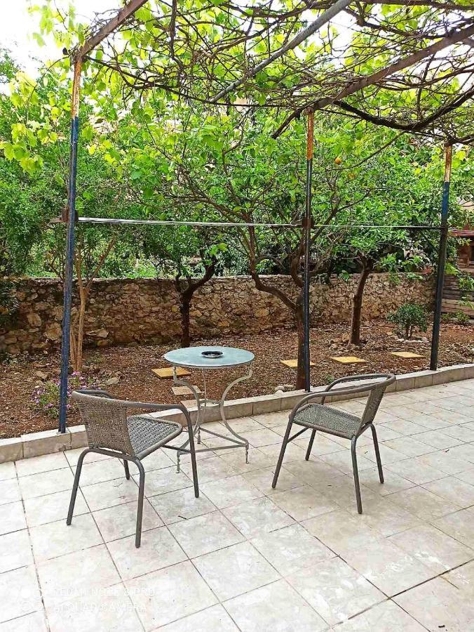 Family Stone Apartment Kyparissia Bagian luar foto