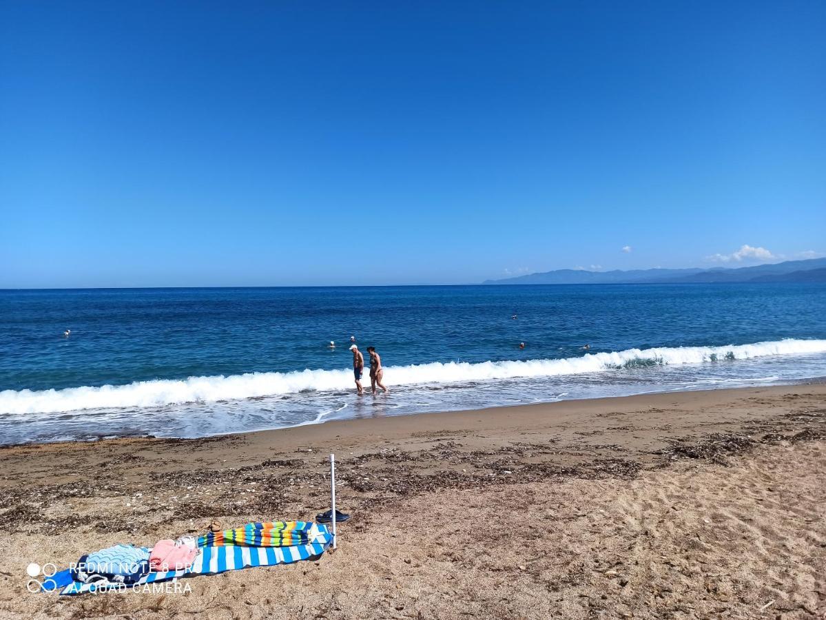 Family Stone Apartment Kyparissia Bagian luar foto