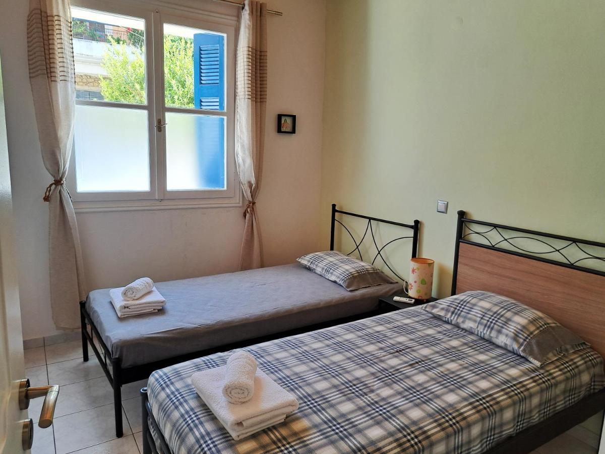 Family Stone Apartment Kyparissia Bagian luar foto