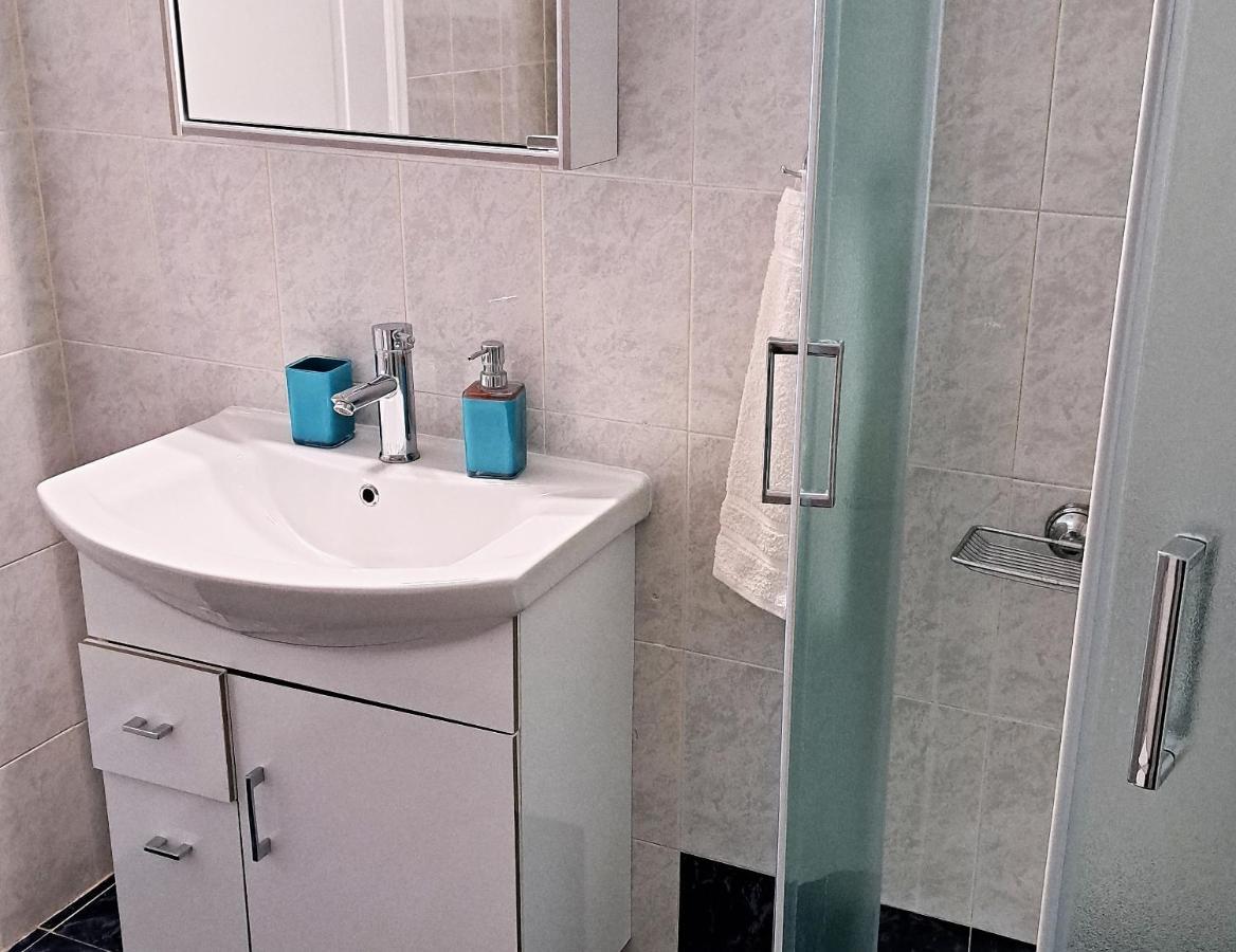 Family Stone Apartment Kyparissia Bagian luar foto