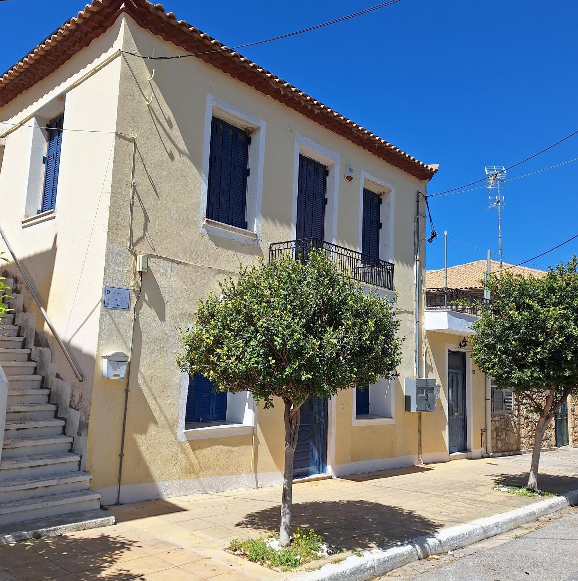 Family Stone Apartment Kyparissia Bagian luar foto