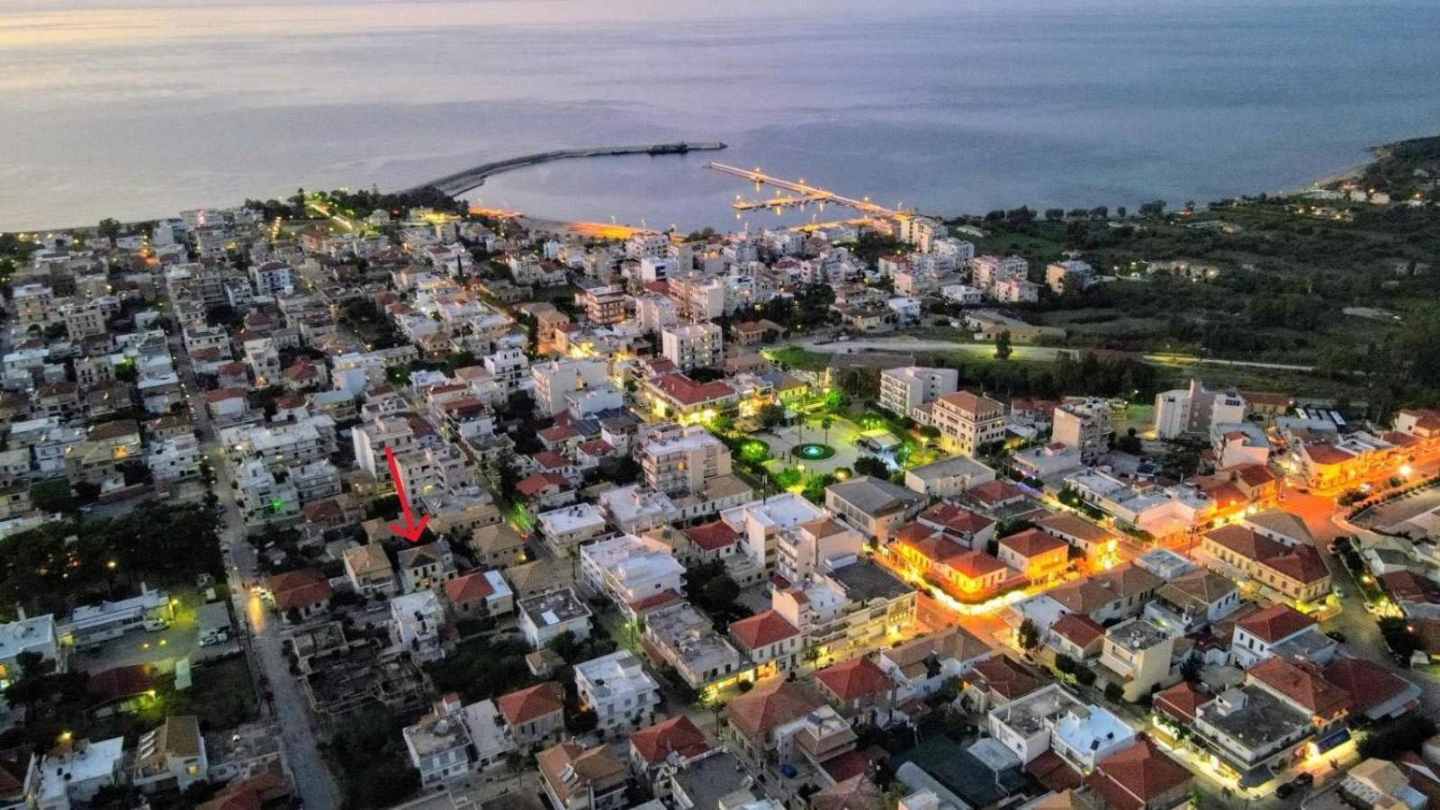 Family Stone Apartment Kyparissia Bagian luar foto