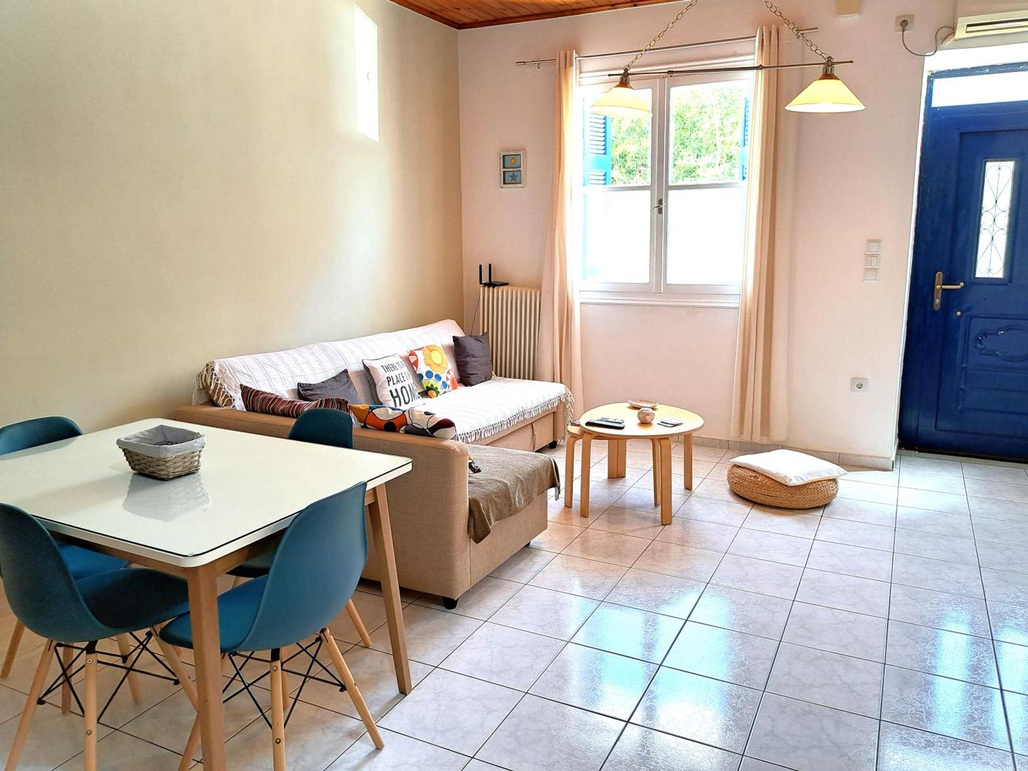 Family Stone Apartment Kyparissia Bagian luar foto