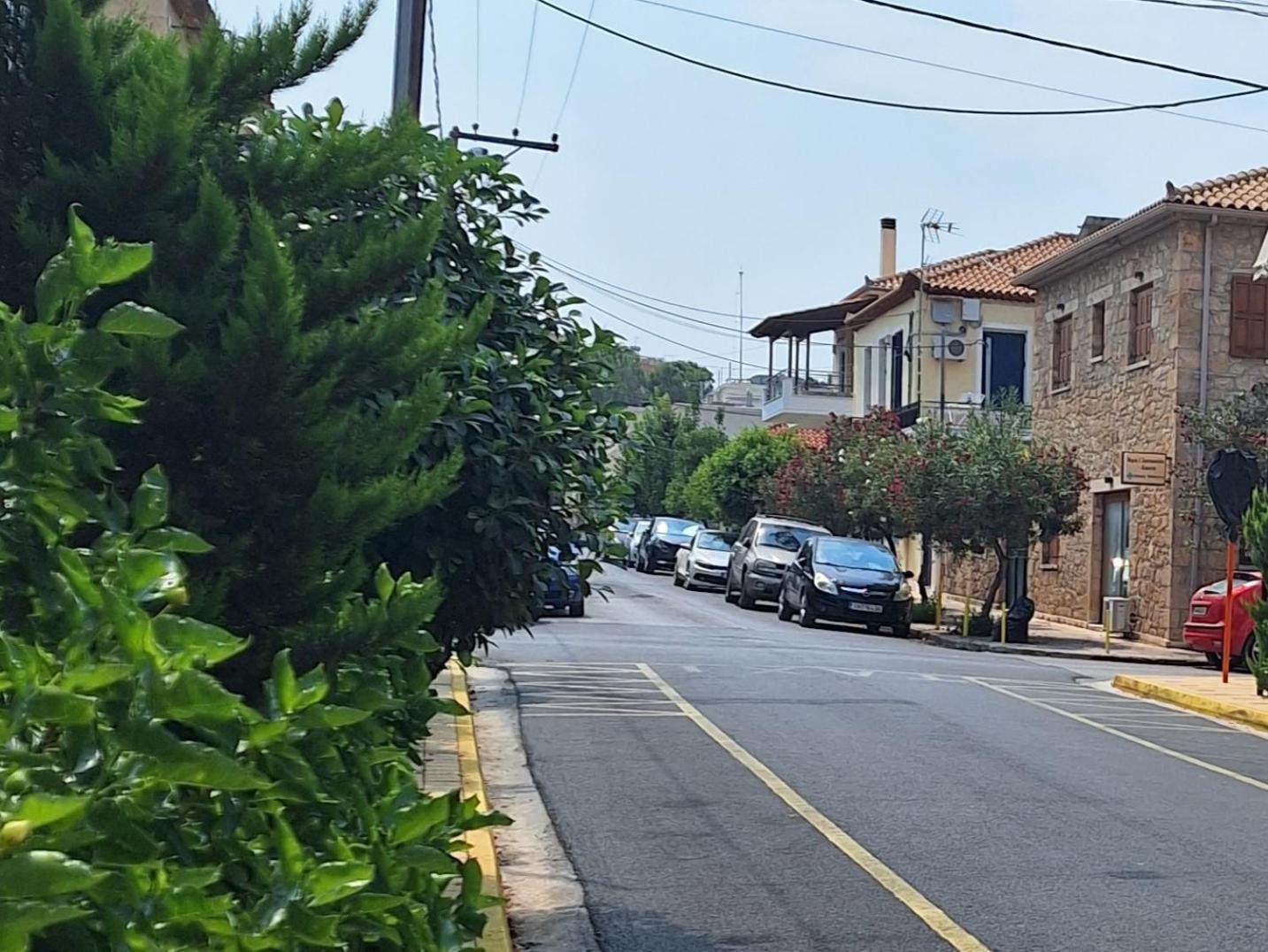 Family Stone Apartment Kyparissia Bagian luar foto