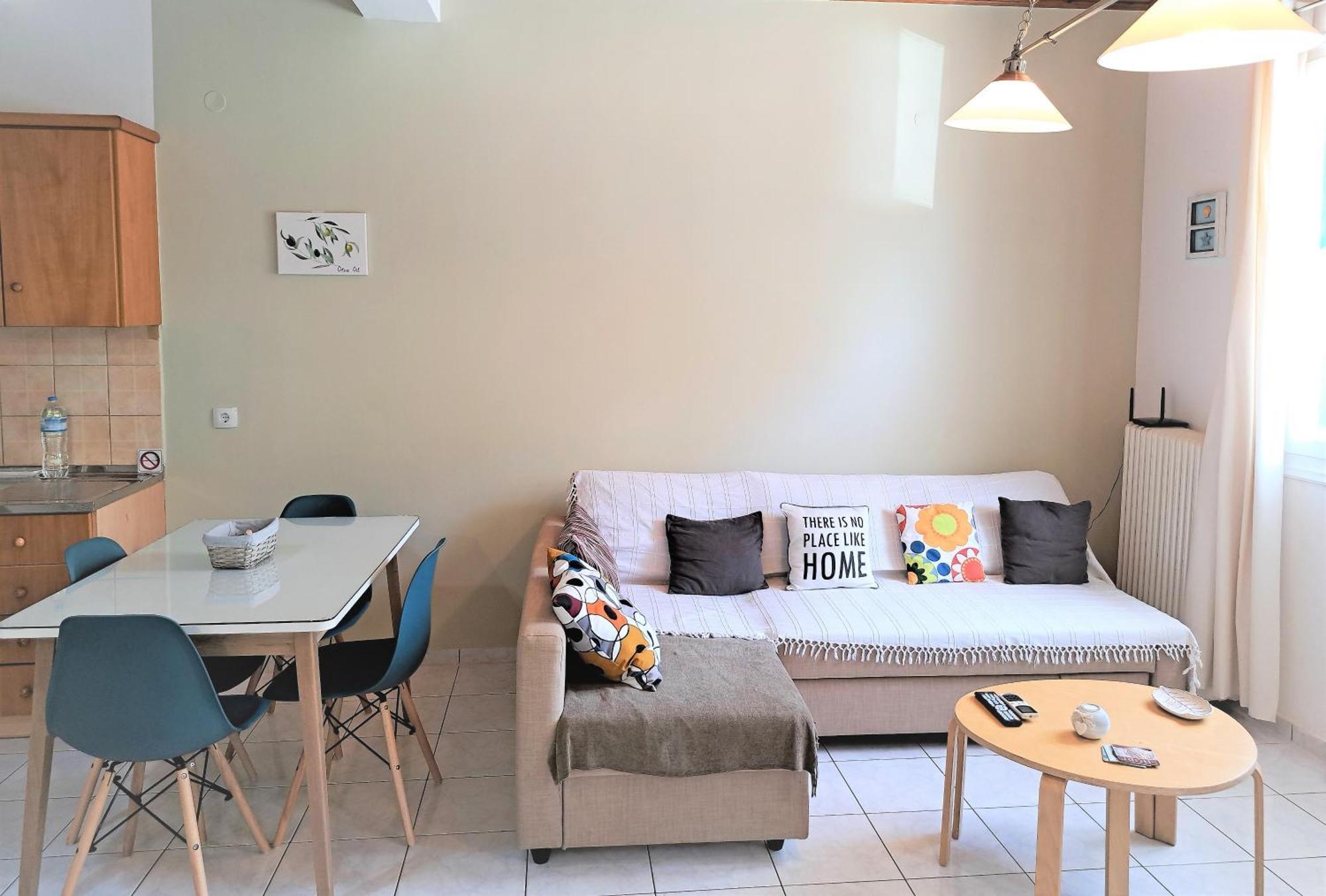 Family Stone Apartment Kyparissia Bagian luar foto