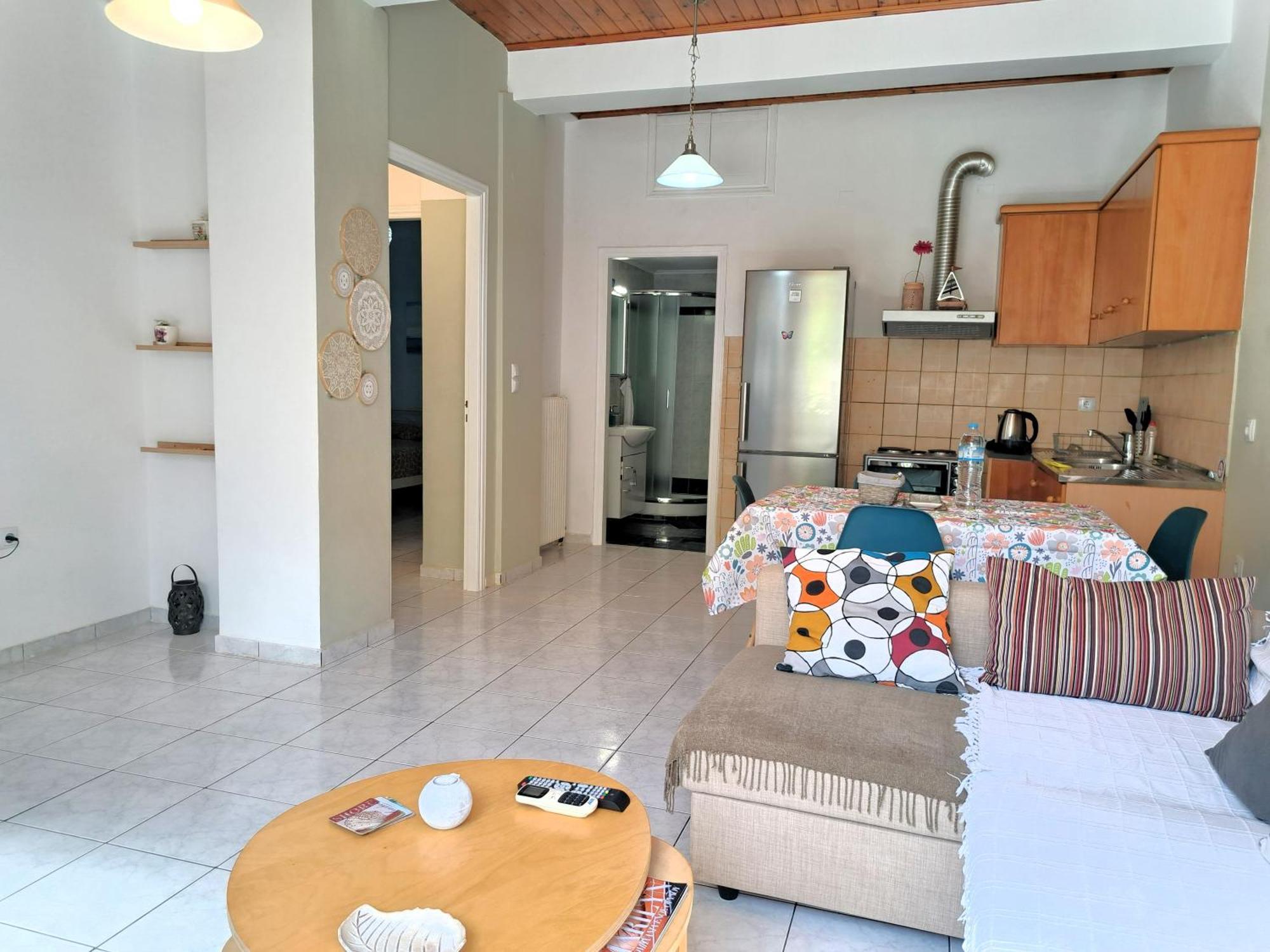 Family Stone Apartment Kyparissia Bagian luar foto