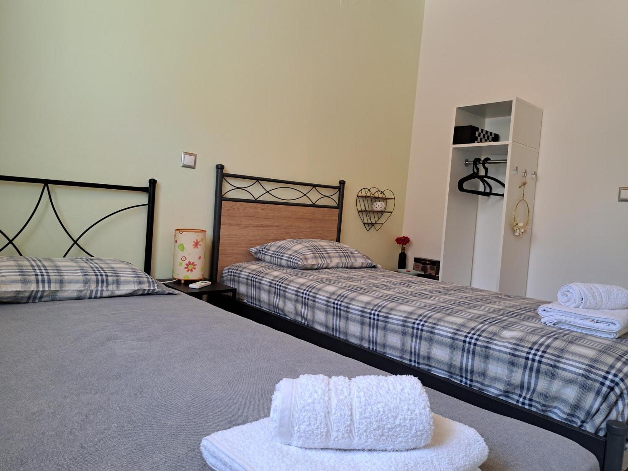 Family Stone Apartment Kyparissia Bagian luar foto