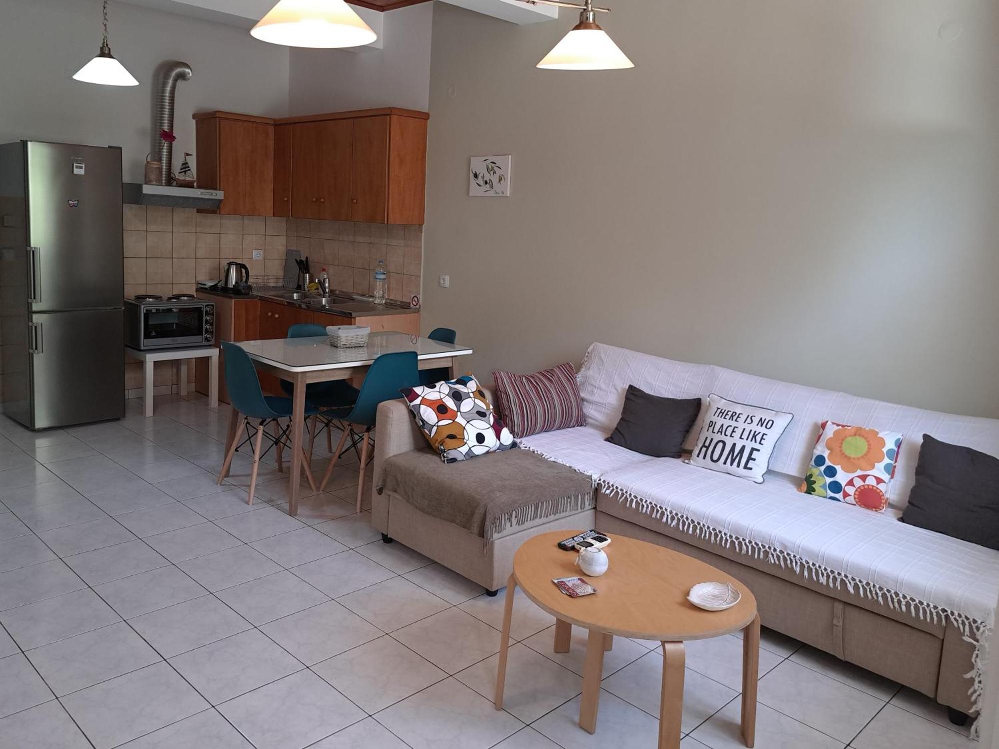 Family Stone Apartment Kyparissia Bagian luar foto