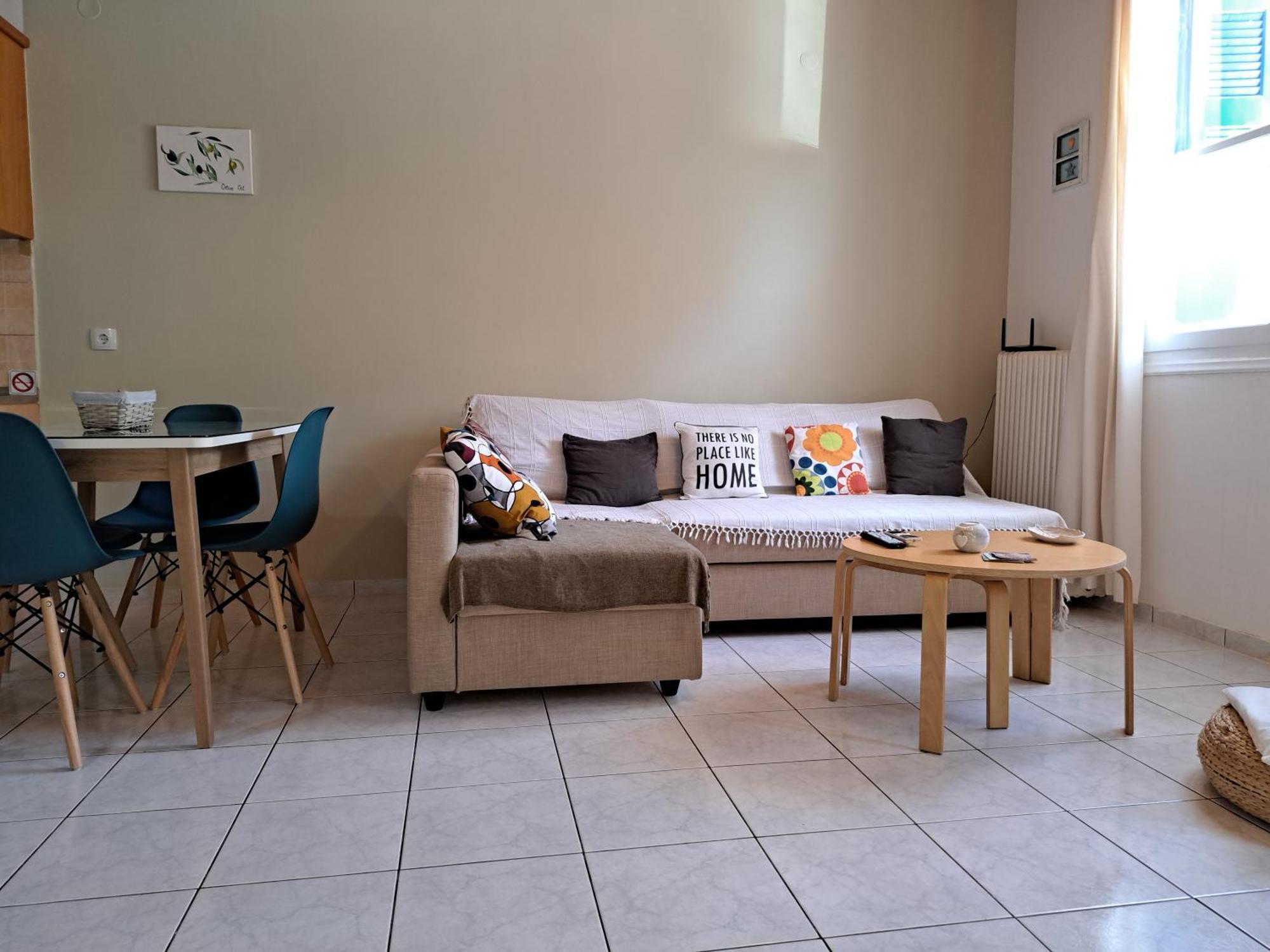 Family Stone Apartment Kyparissia Bagian luar foto
