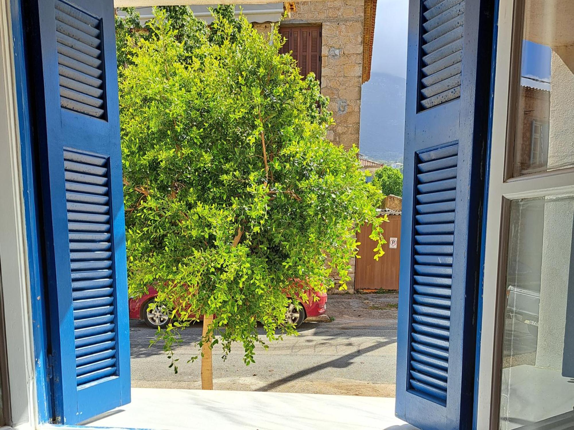 Family Stone Apartment Kyparissia Bagian luar foto